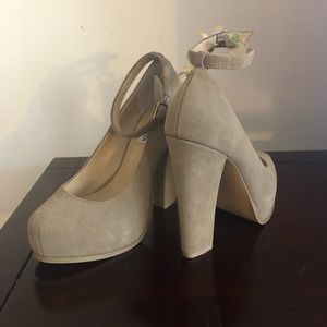 Steve Madden P- Luccy Ankle strap Platform Heels. Negotiable